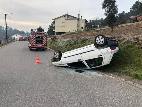 ÚLTIMA HORA - JOVEM ESCAPA ILESA APÓS DESPISTE EM TÁBUA