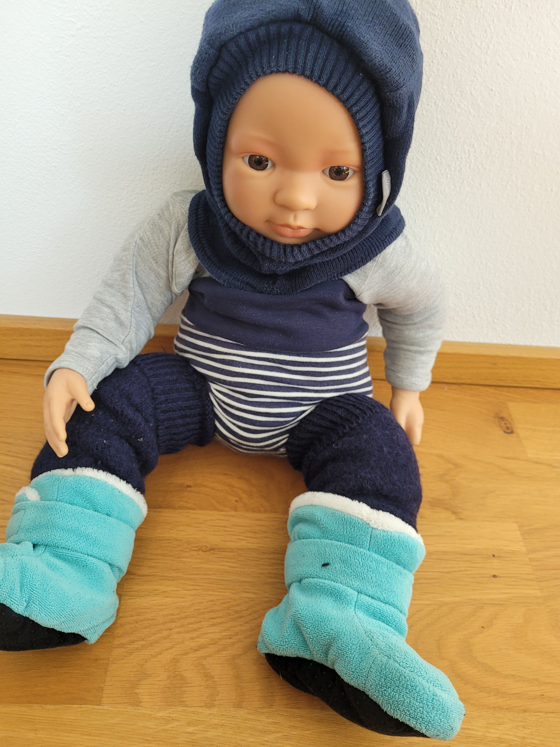 Baby im Winter und Herbst in der Trage anziehen
