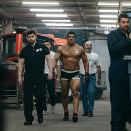 総合格闘技を題材にしたベニー・サフディ監督の伝記映画『スマッシング・マシーン』― 撮影監督マセオ・ビショップが採用した独自の16mmスタイル