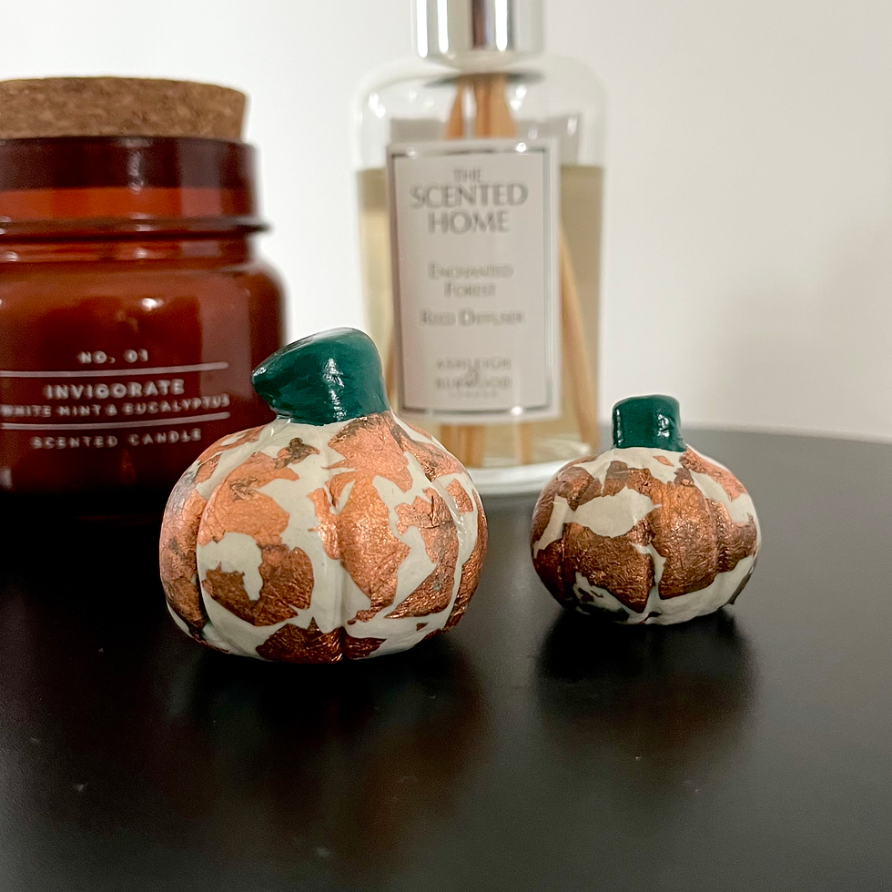 Thumbnail: Small Gold Leaf Pumpkin