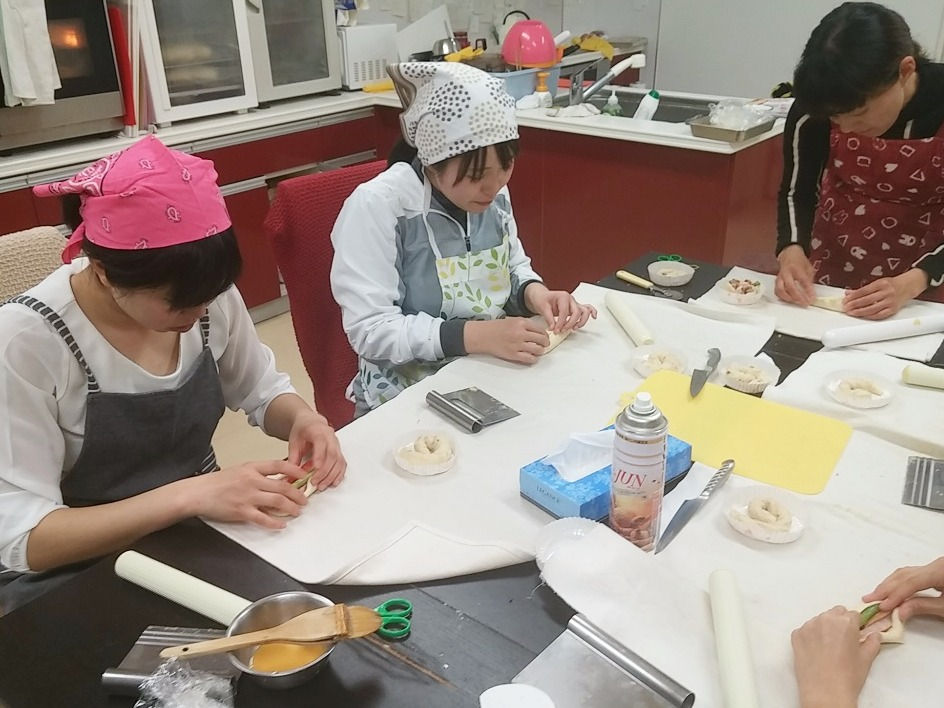 お惣菜パンづくり