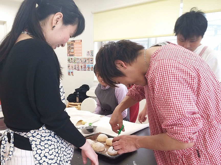 ハサミでカットすれ・・・