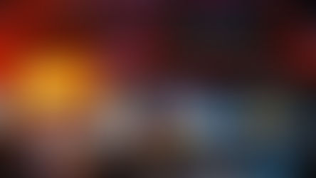 香港旅游签证：红色小巴在晚上下雨的旺角，司机休息。霓虹灯从潮湿的窗户反射出来。标牌上写着“13美元”。喜怒无常的城市场景。