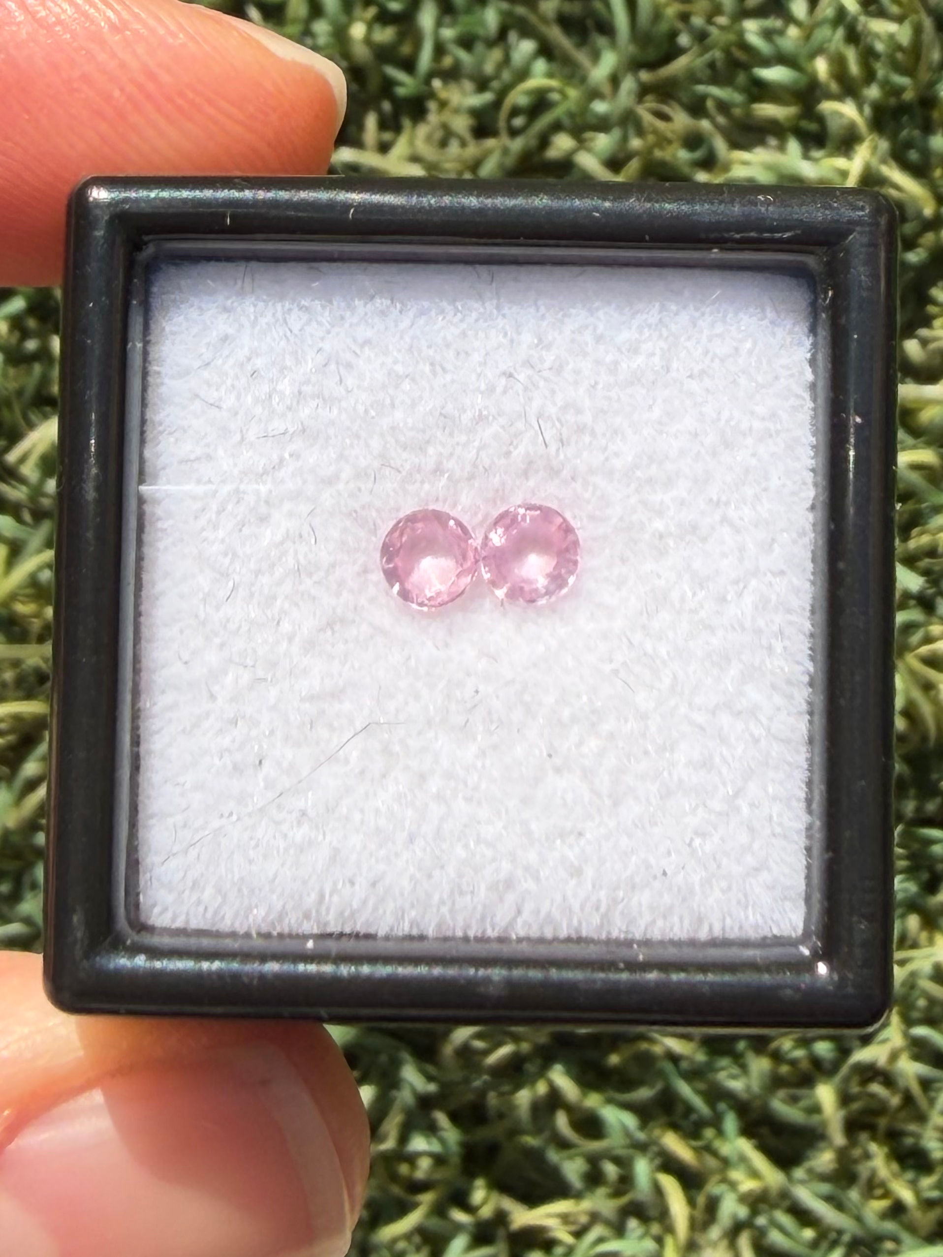 Espinelas Cherry Blossom Pink 3.4mm. Corte redondo. Myanmar