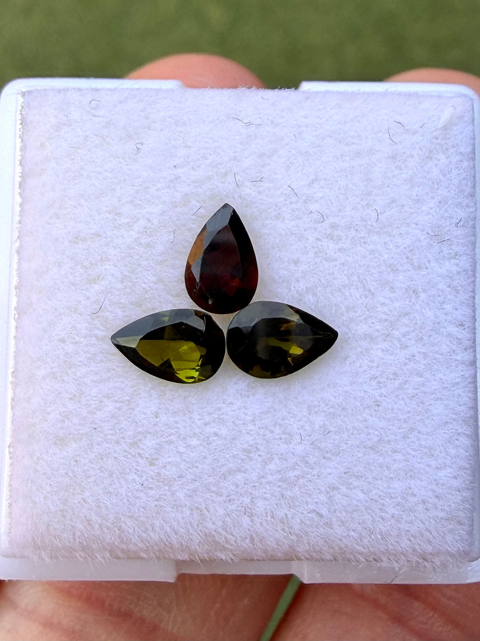 Miniatura: Turmalina verde olivo 5.5x4.0mm gota. Brasil 