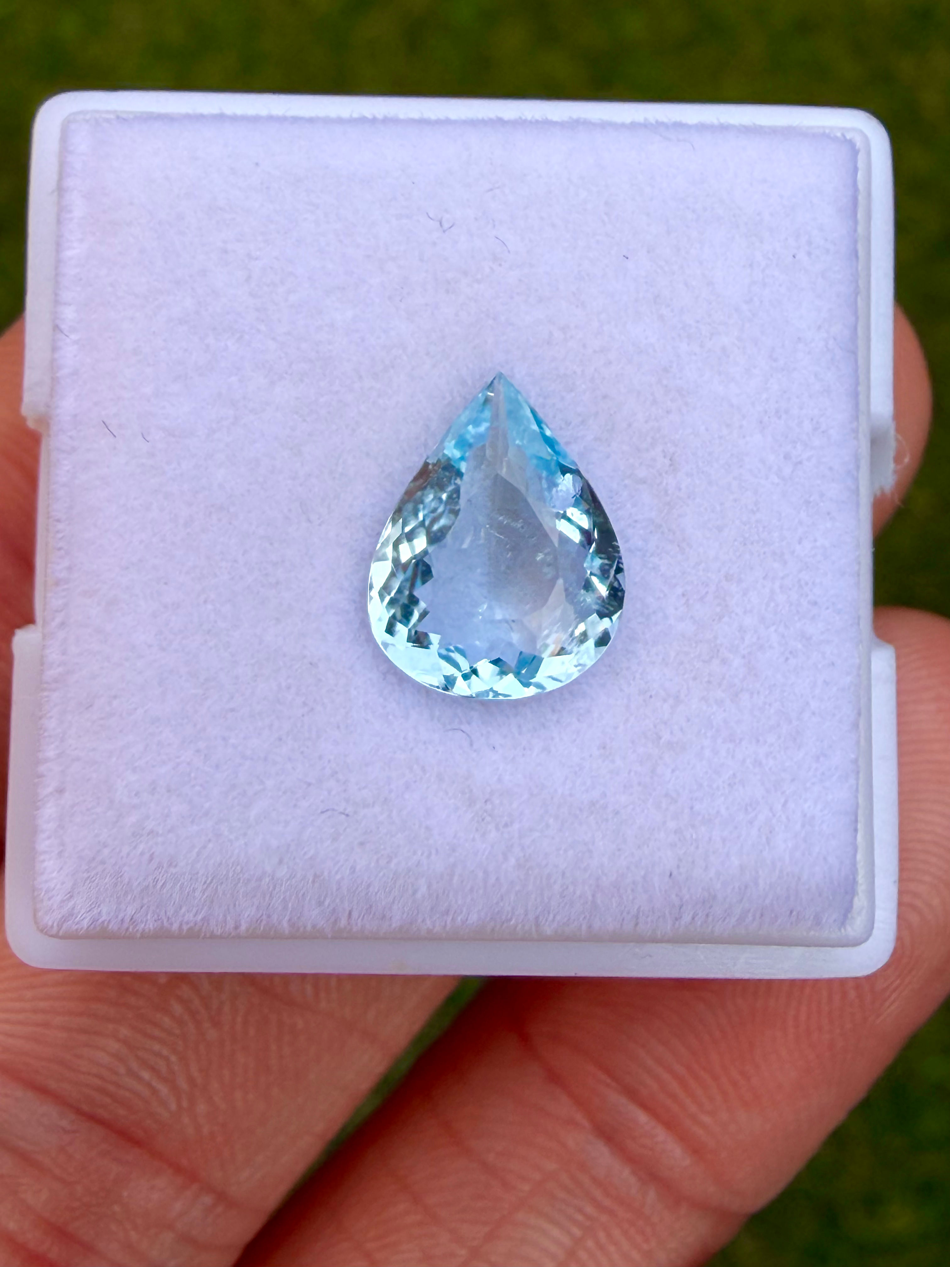 Aguamarina 1.37ct. 9.5x7.5x3.8mm. Gota. Brasil 