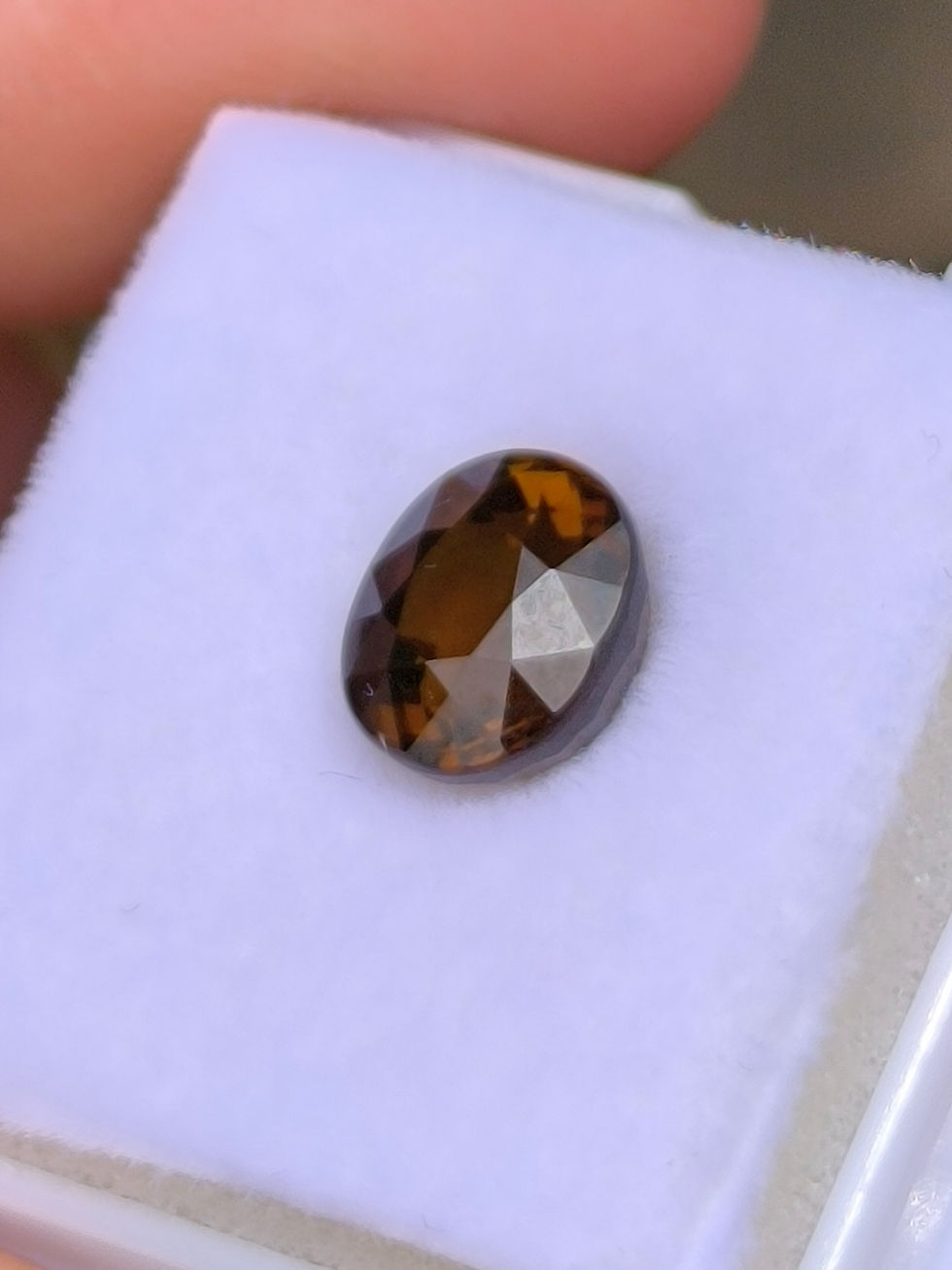 Miniatura: Turmalina Cognac 2.13ct. 7.6x6.3x6.0mm. Ovalado. Mozambique 
