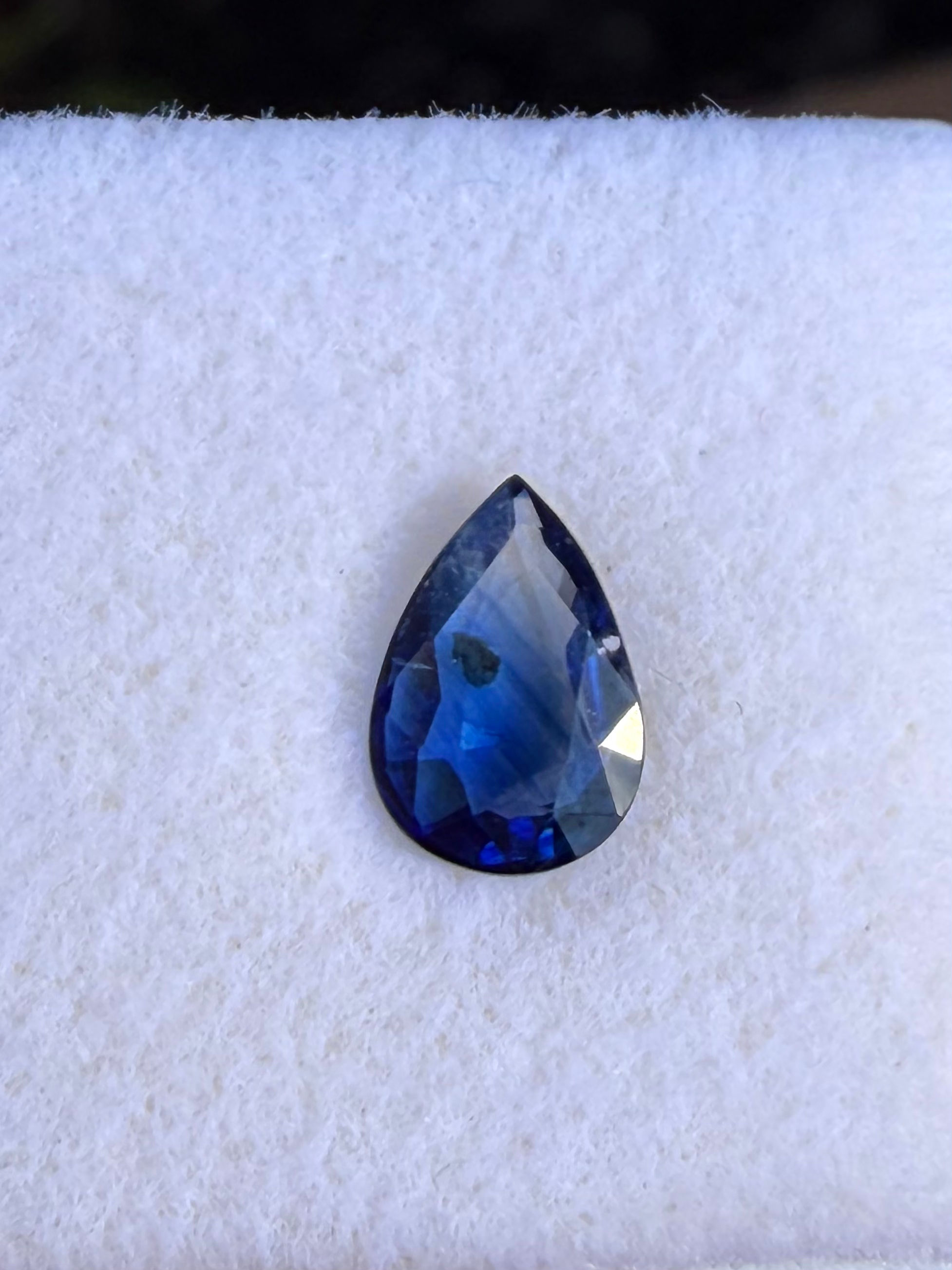 Zafiro Cornflower Ceylán. 1.08ct. 8.0x5.5x2.7mm. Gota. Sry Lanka