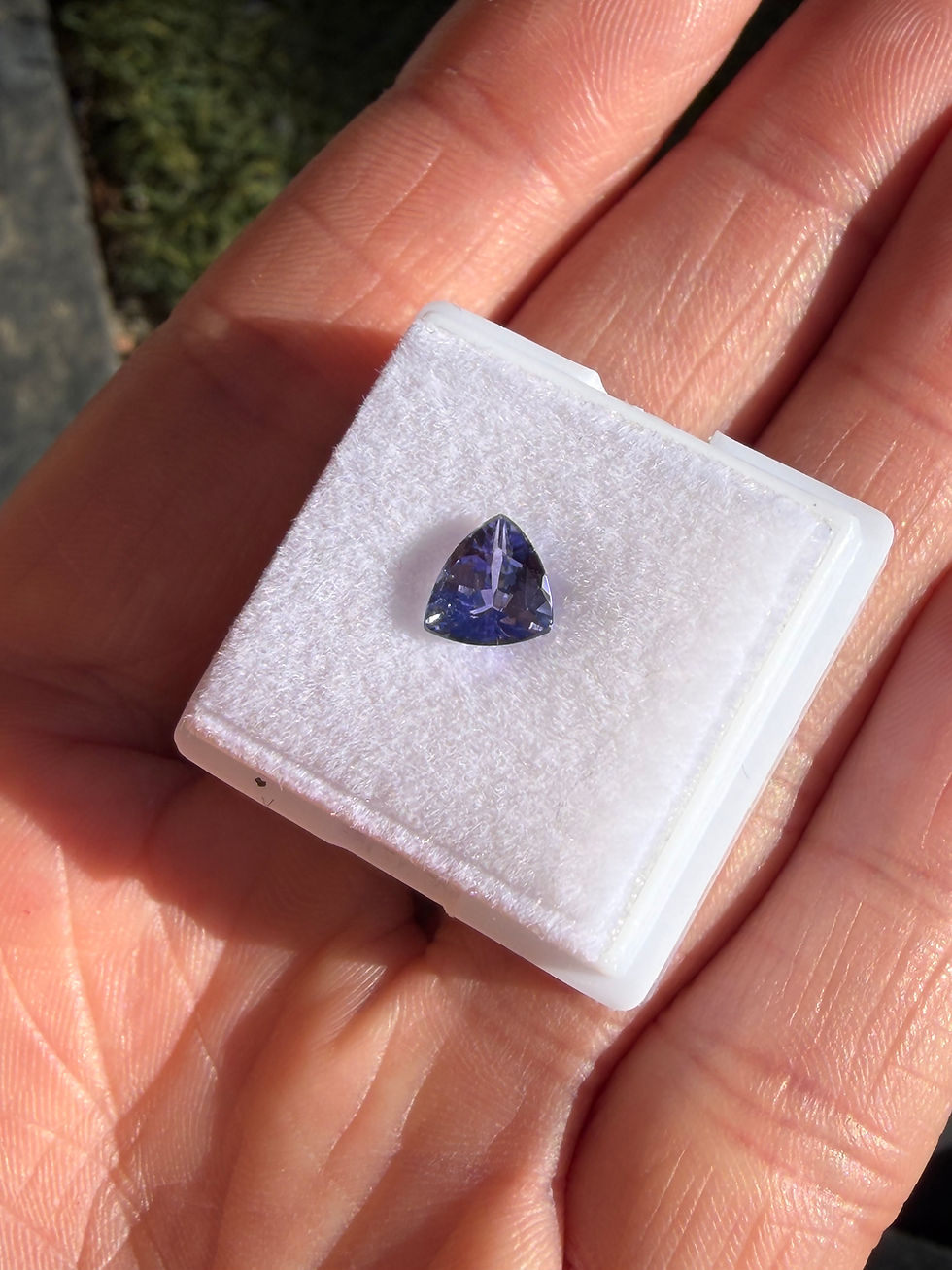Miniatura: Tanzanita 0.87ct.  6.5 x 6.0 x 3.5mm. Corte trillante. Tanzania 