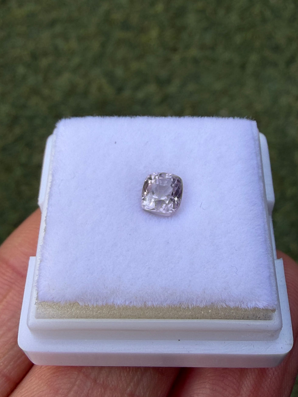 Miniatura: Espinela light lavender 0.80ct. 5.2x4.0x3.8mm. Corte cojín. Myanmar 