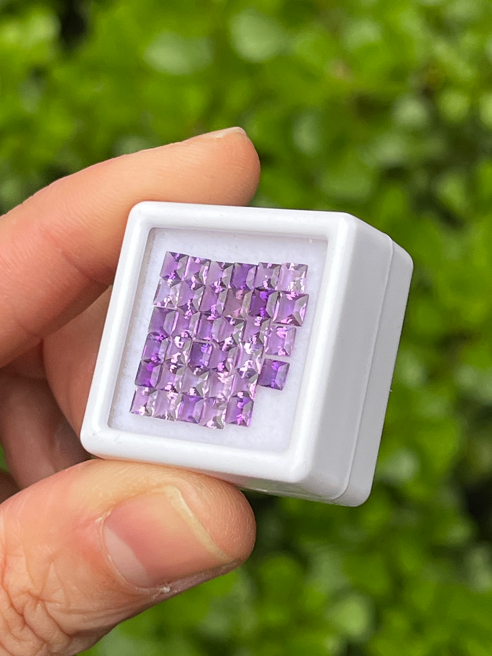 Miniatura: Amatista.Medida: 4x4mm. Cuadrada. Bolivia