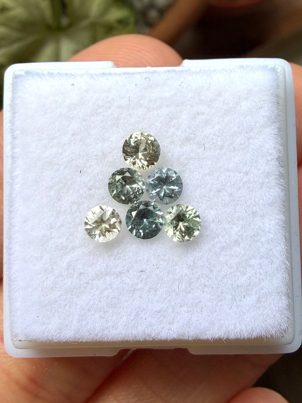Miniatura: Zafiro 3.2mm diámetro. Corte brillante. Tanzania 