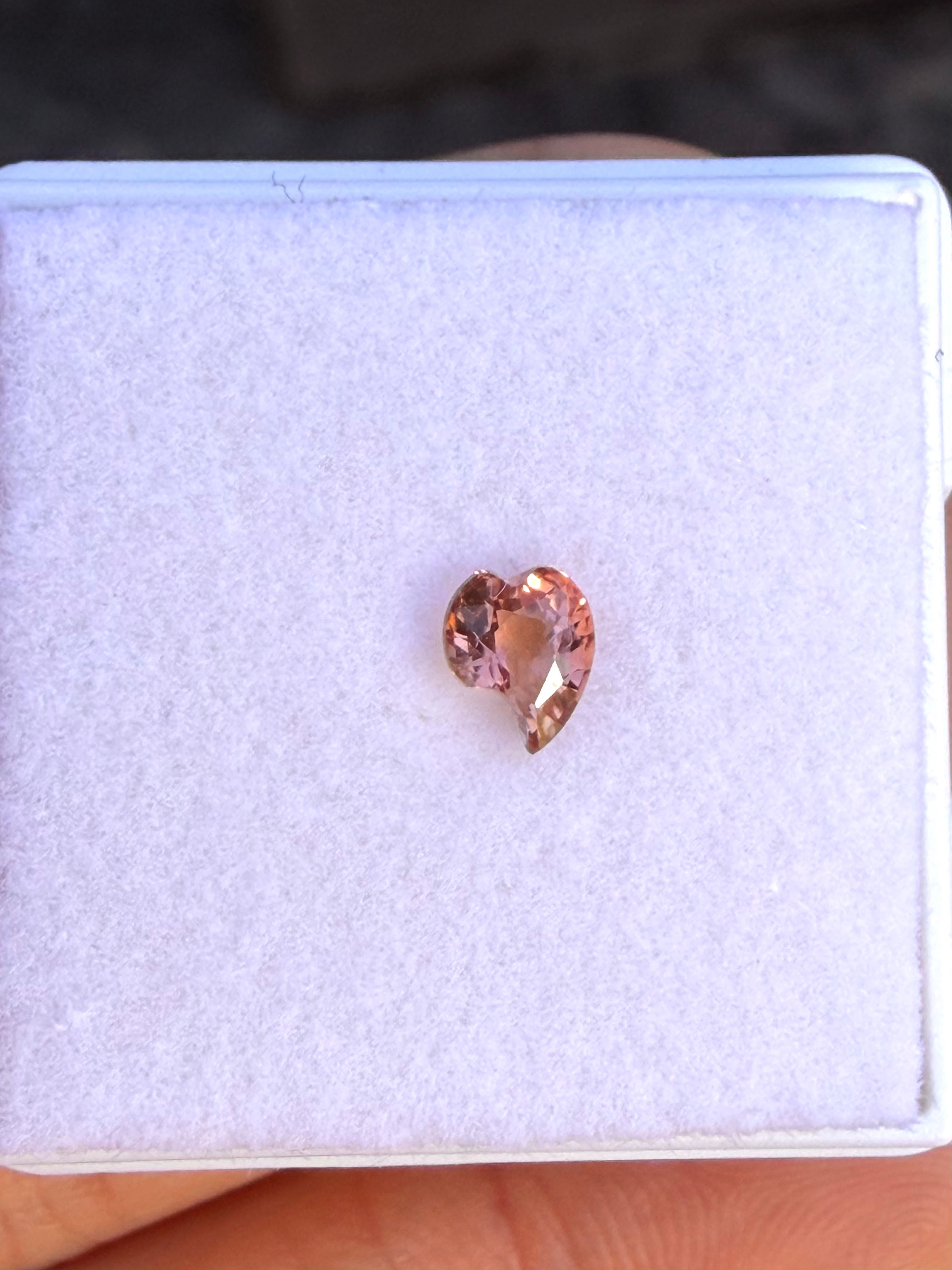 Turmalina peach pink. 0.45ct. 5.0x4.0x3.0mm. Corte corazón fancy. Mozambique 