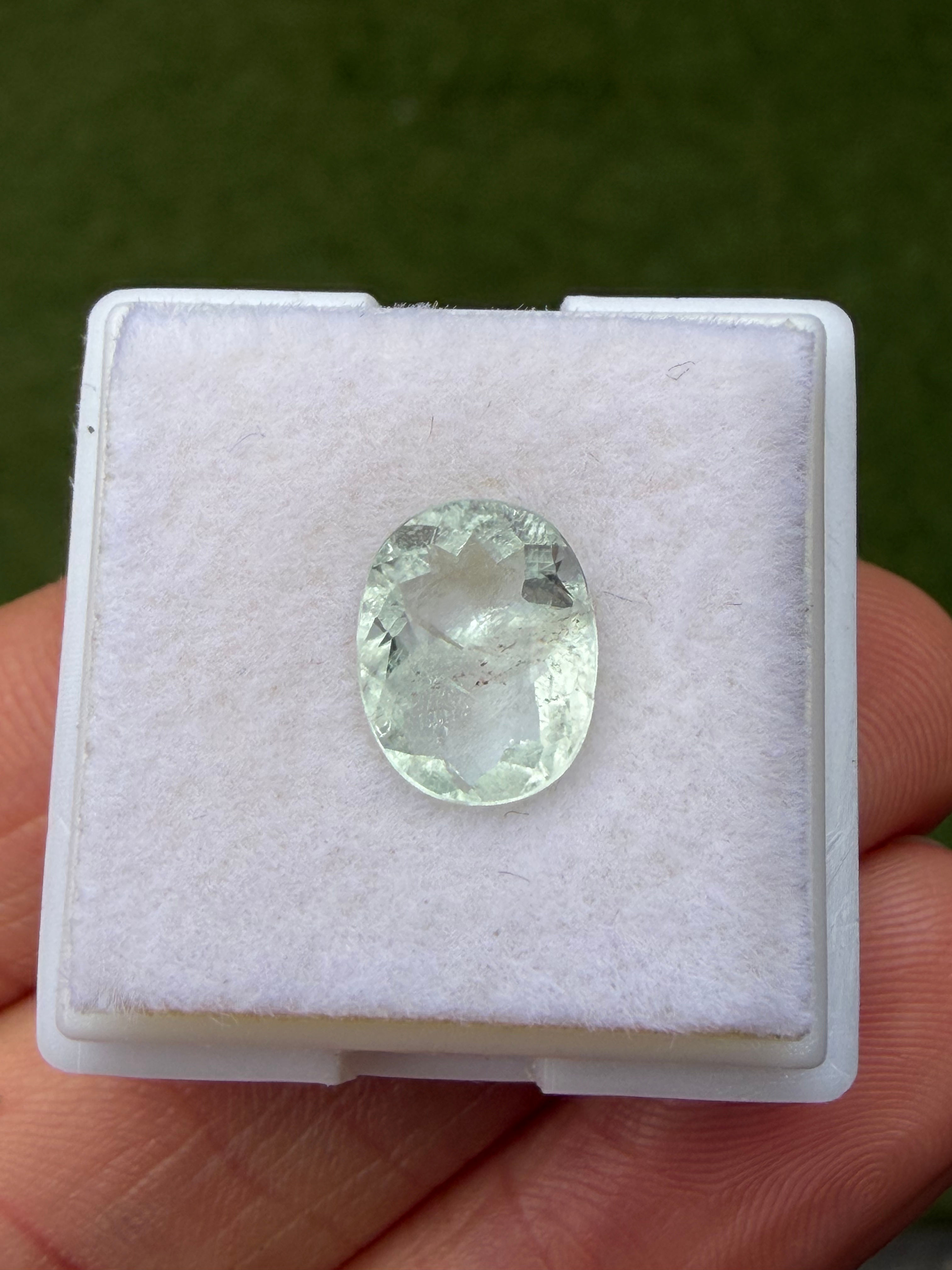 Aguamarina 2.18ct. medidas: 10x7.8x4.5mm. ovalado. Brasil 