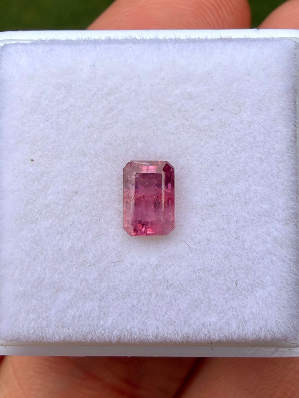 Miniatura: Zafiro Raspberry Pink 0.70ct. 5.8x4.0x2.7mm. Corte Esmeralda. Tanzania 