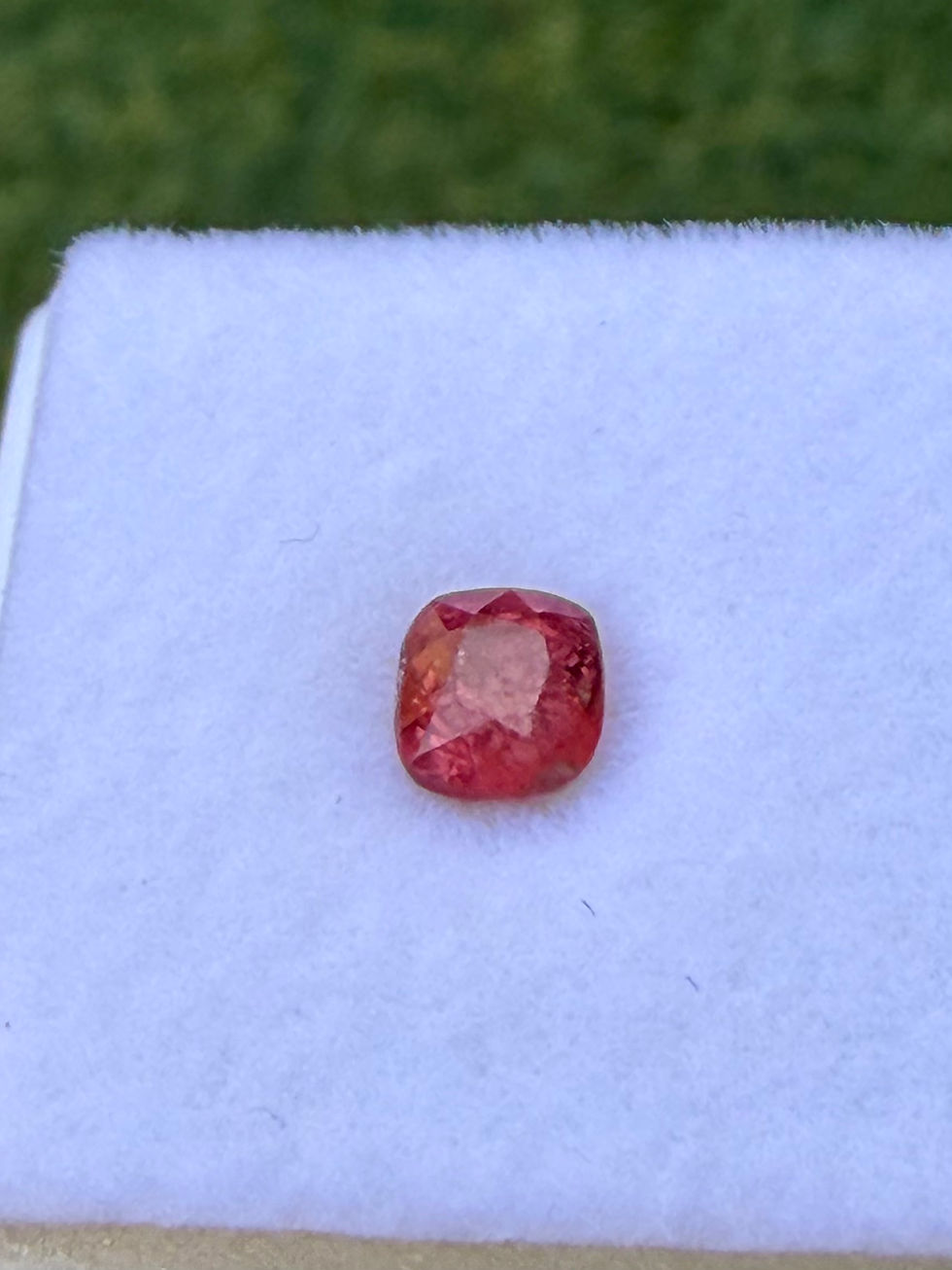 Miniatura: Espinela Hot pink 0.60ct. 4.8x4.2x3.5mm. Corte cojín. Myanmar 