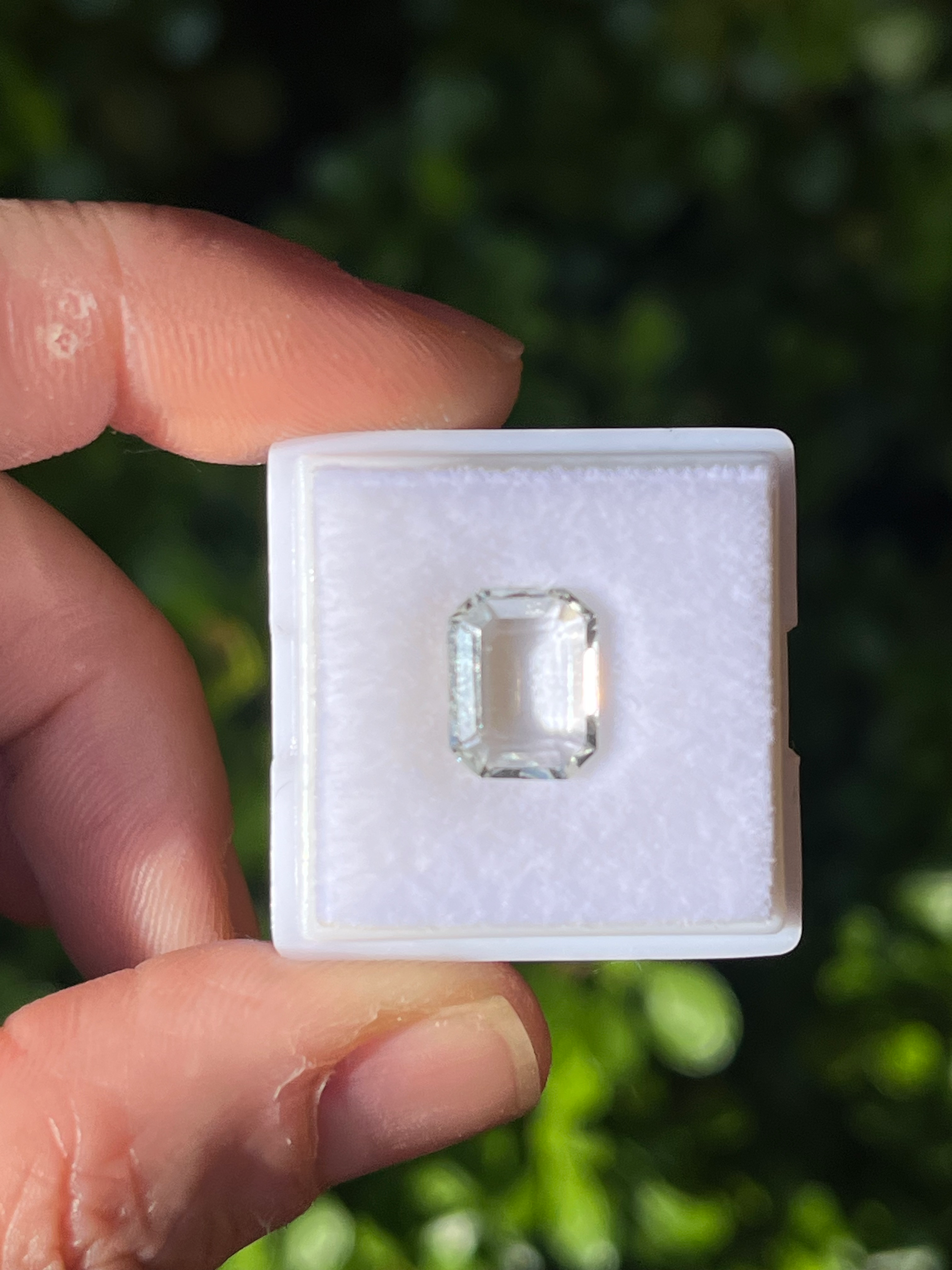 Topacio 3.28ct.  Medida: 10x7.8x4mm. Corte Esmeralda. Origen: Brasil 