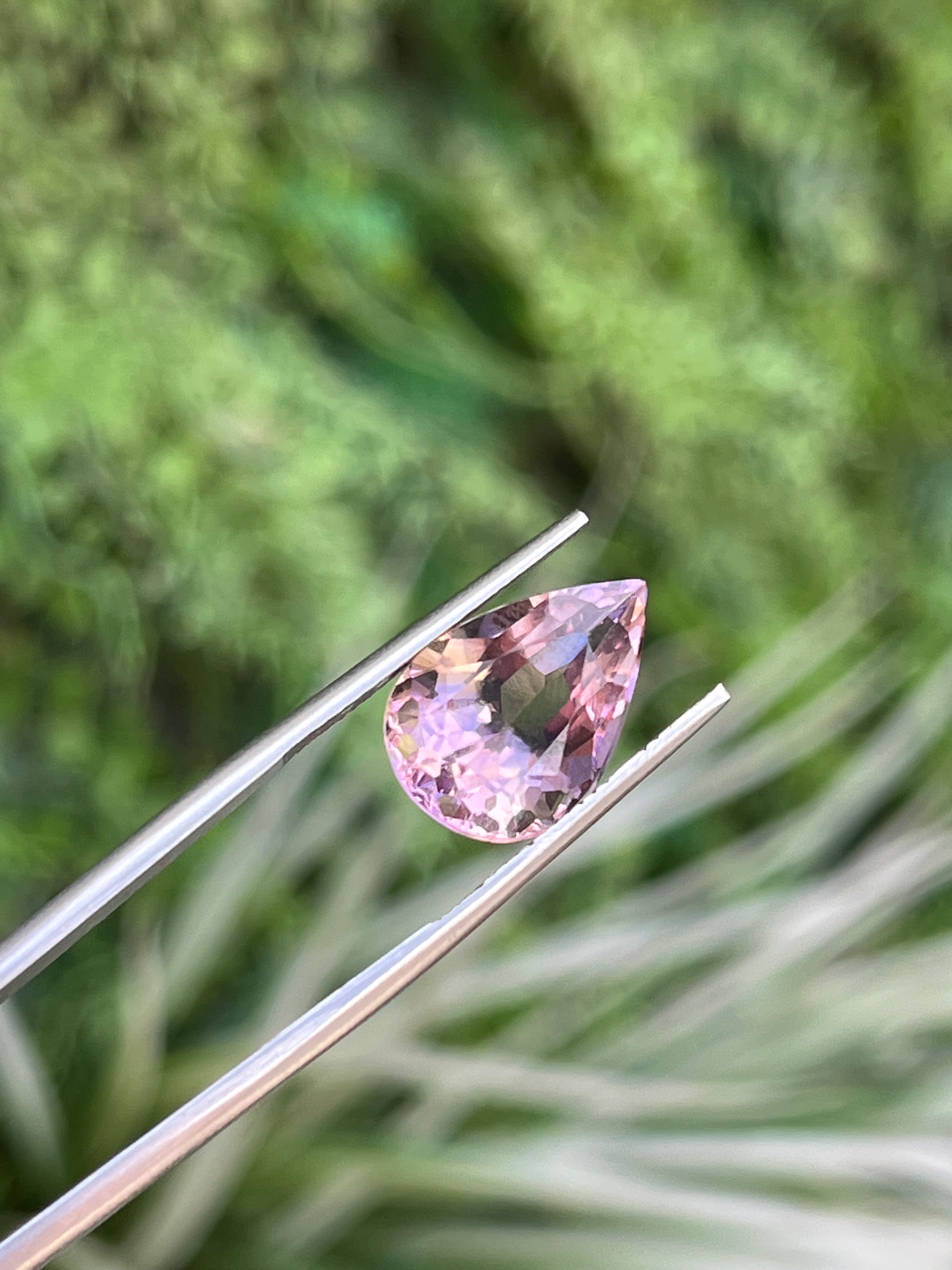 Ametrino corte pera 6.53ct  medida: 15.2c10.5x8.4  Origen: Bolivia 