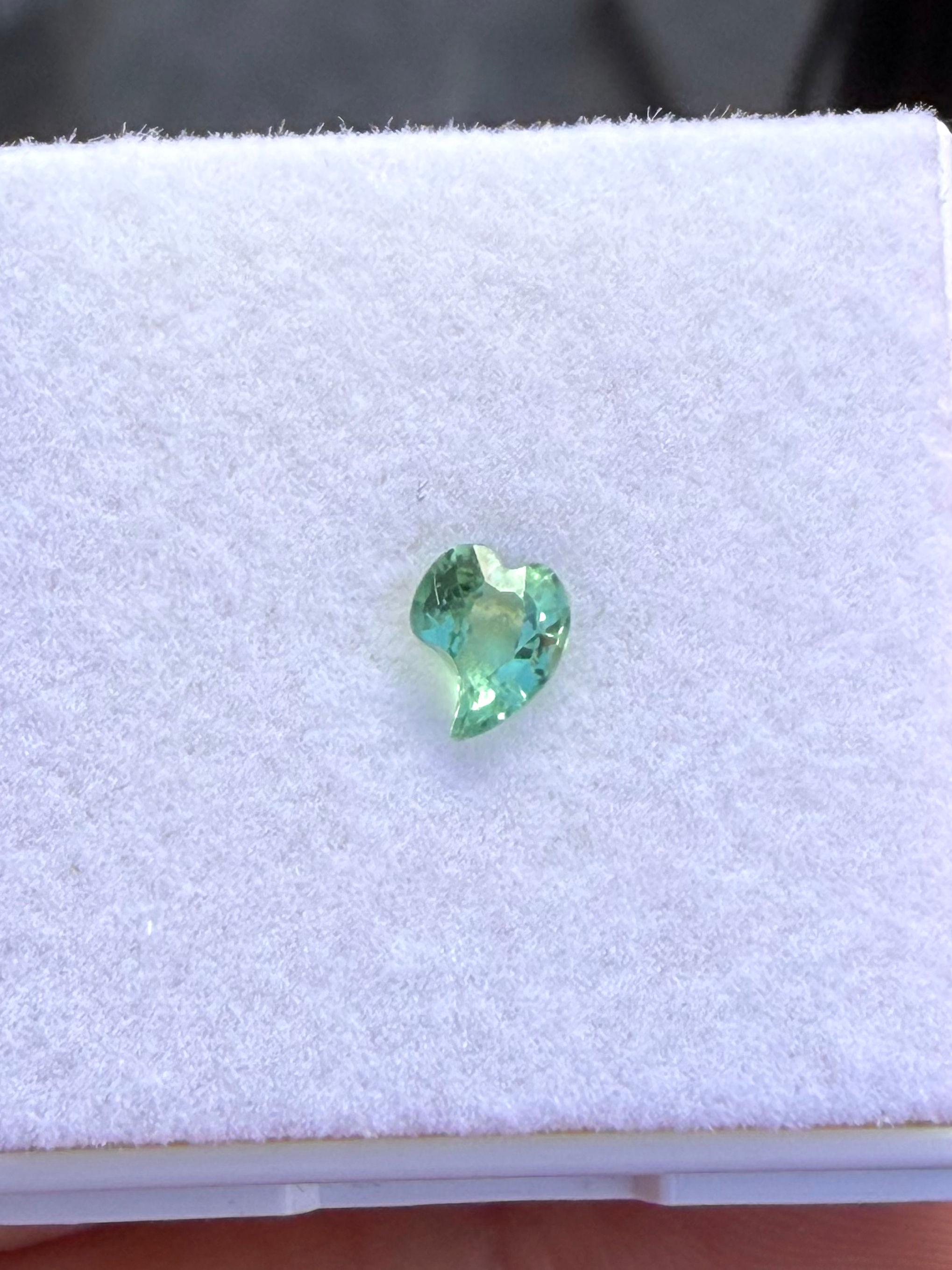 Turmalina Sky 0.35ct. 5.0x4.0x3.0mm. Corte corazón fancy. Mozambique
