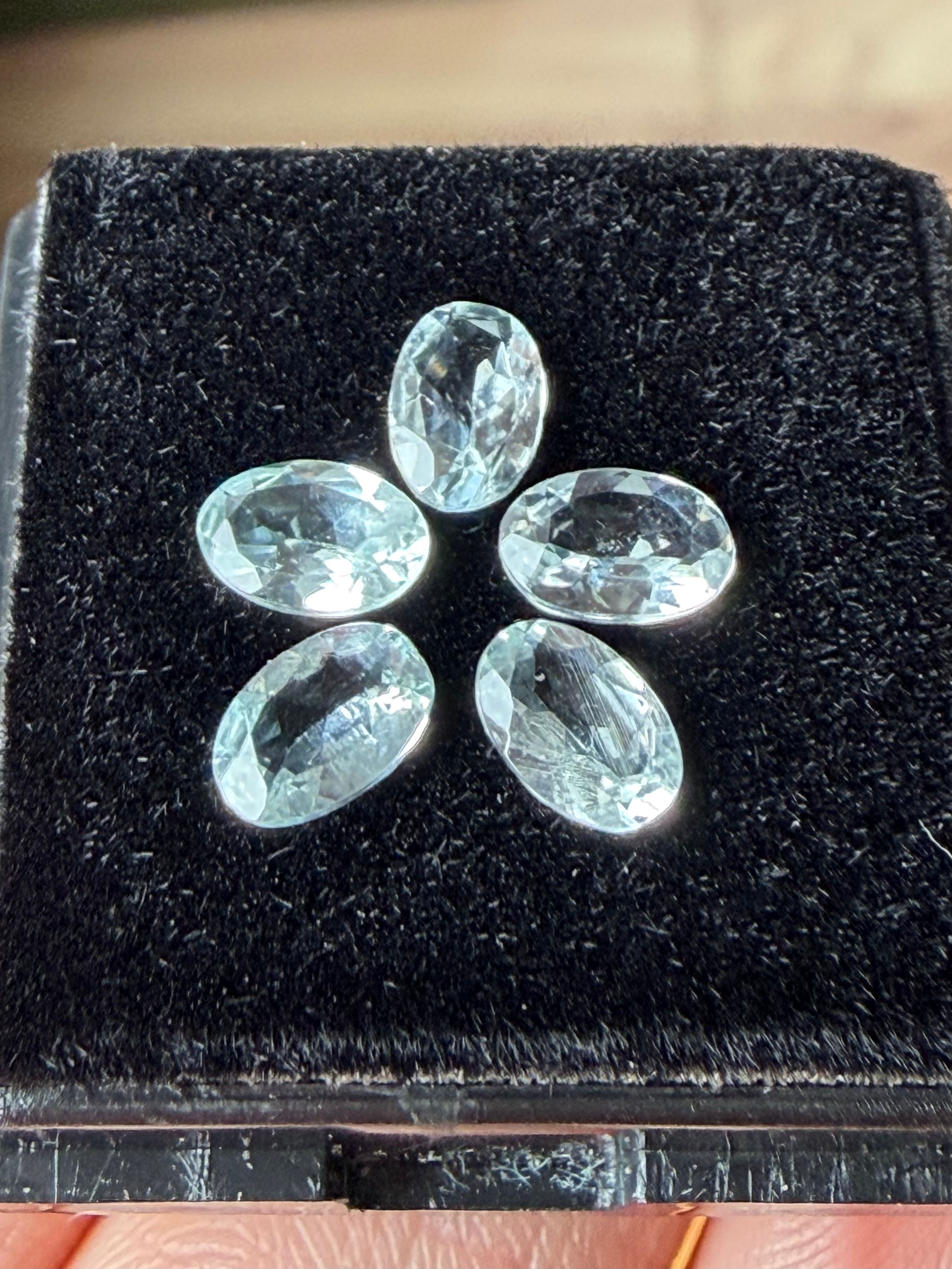 Aguamarina 0,45ct. 5,5x4,0x2,5mm. Óvalado. Brasil 