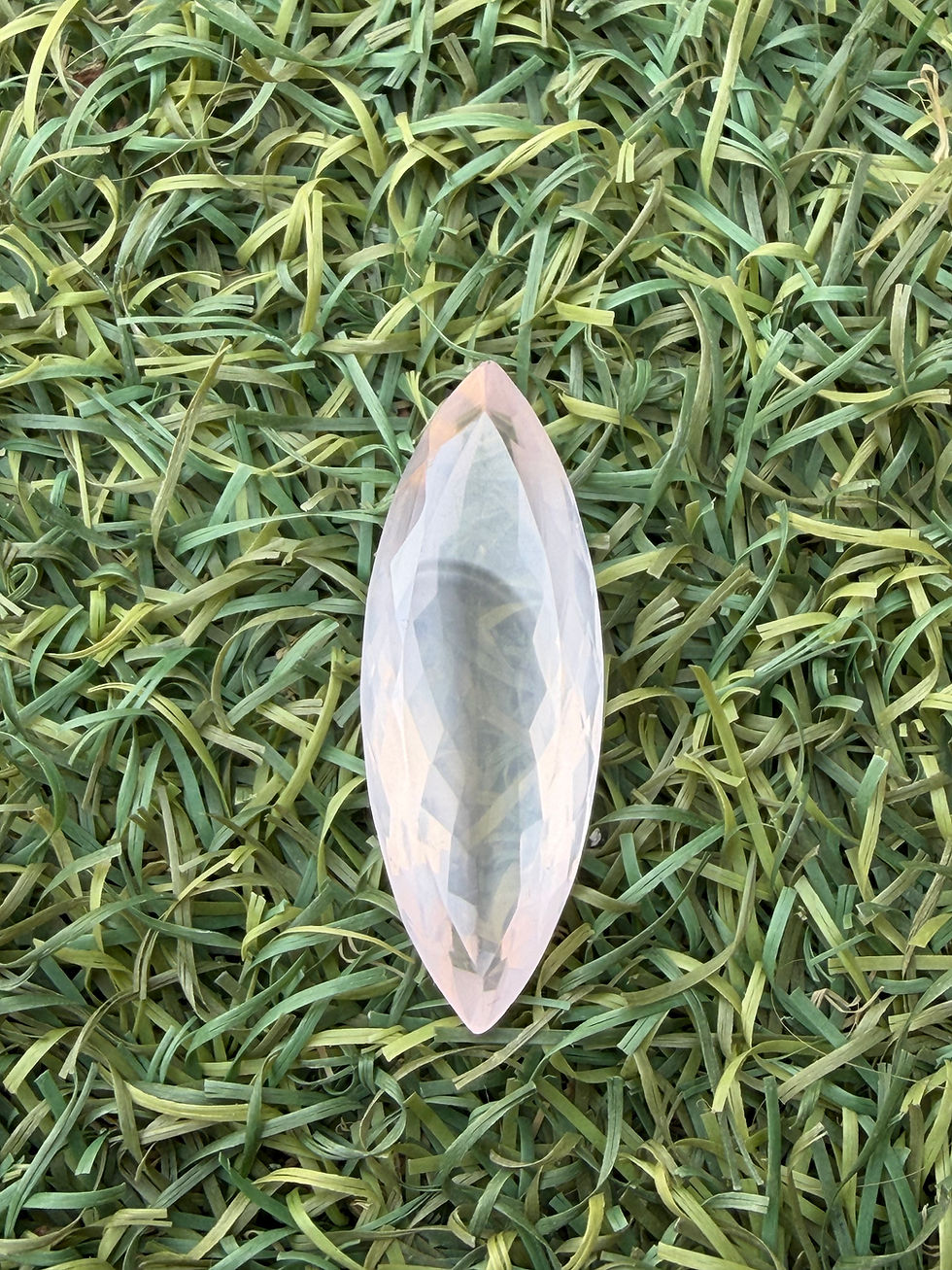 Miniatura: Cuarzo rosa 41.4ct. 41.6x15.1x11mm. Corte Navette. Brasil 