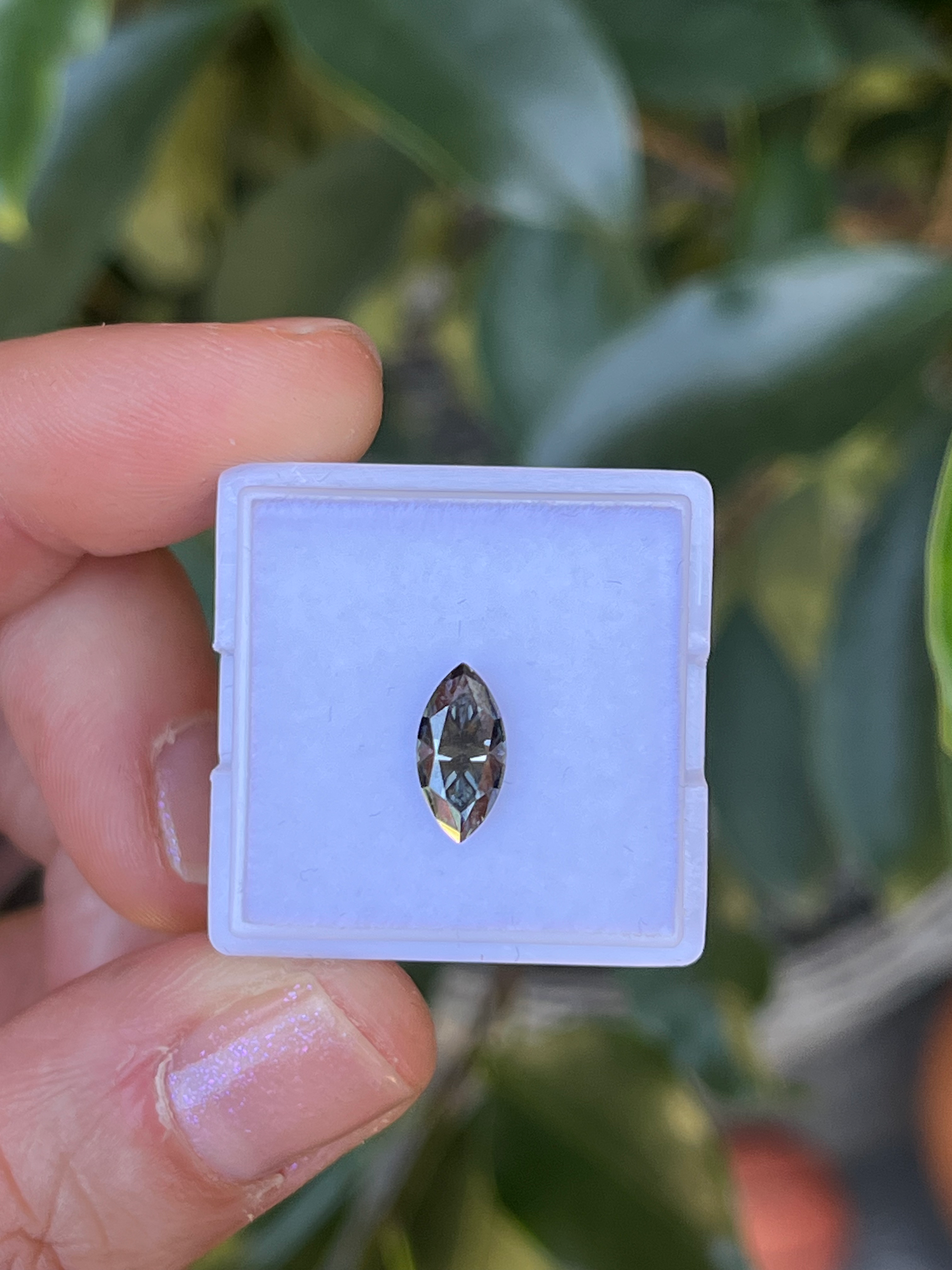 Moissanita gris plata. Certificada. 1ct. 10x15mm corte Navette.