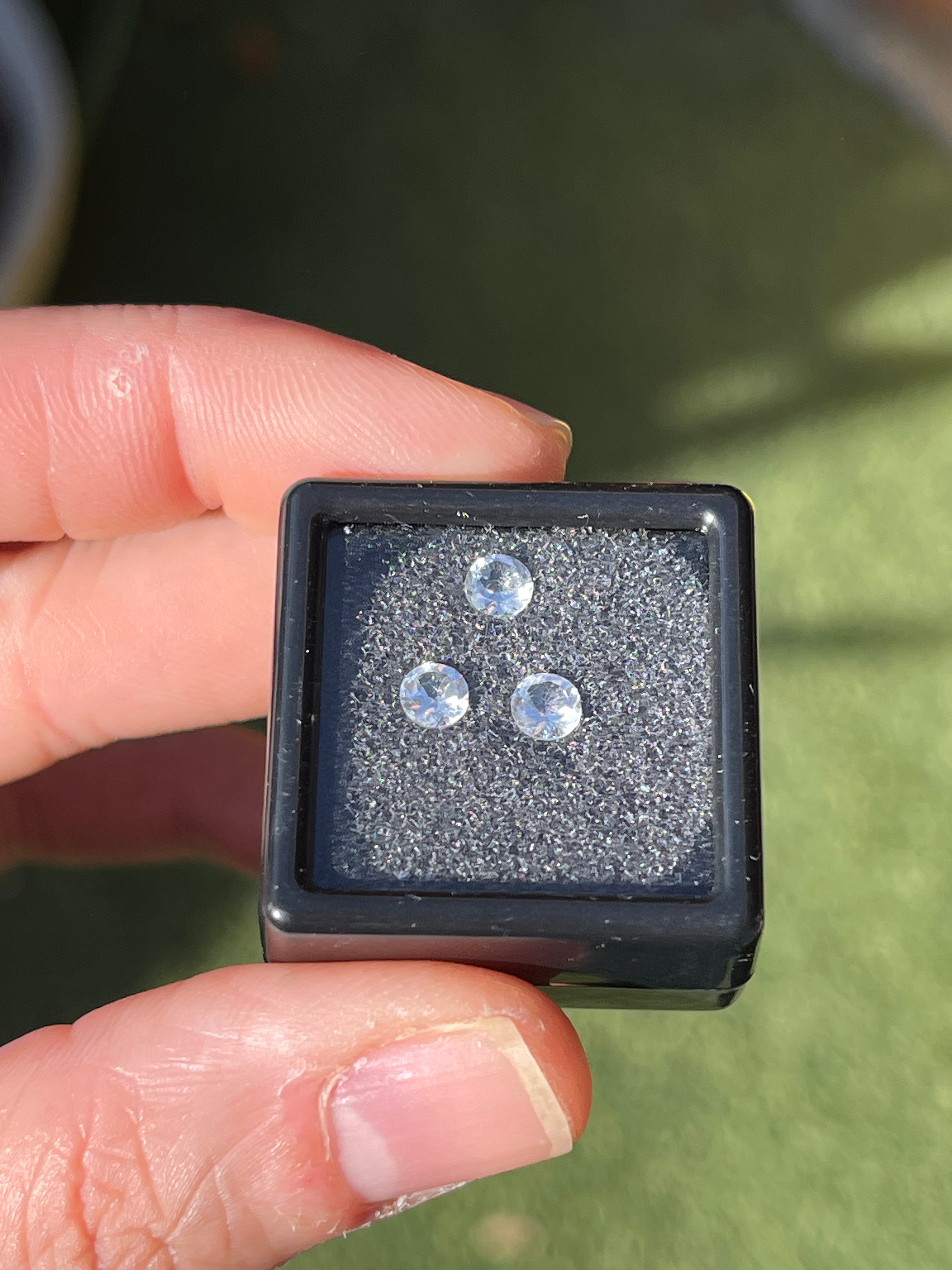 Topacio blanco. 4mm de diámetro. Corte brillante. Origen: África.