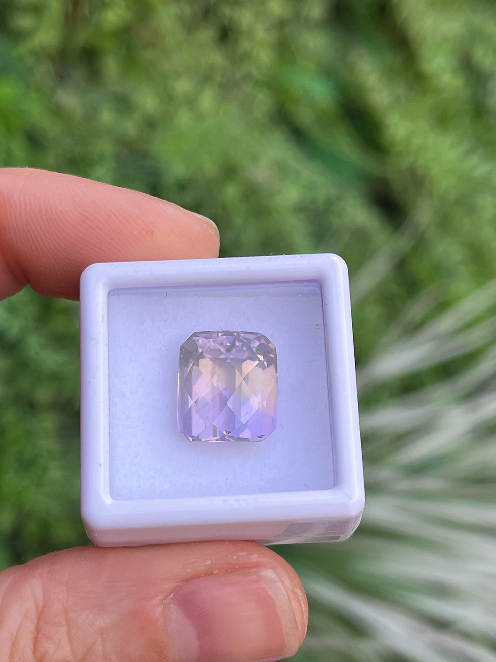 Miniatura: Ametrino 8.22 ct   12.2 x10.6 x8.7 mm  origen Bolivia