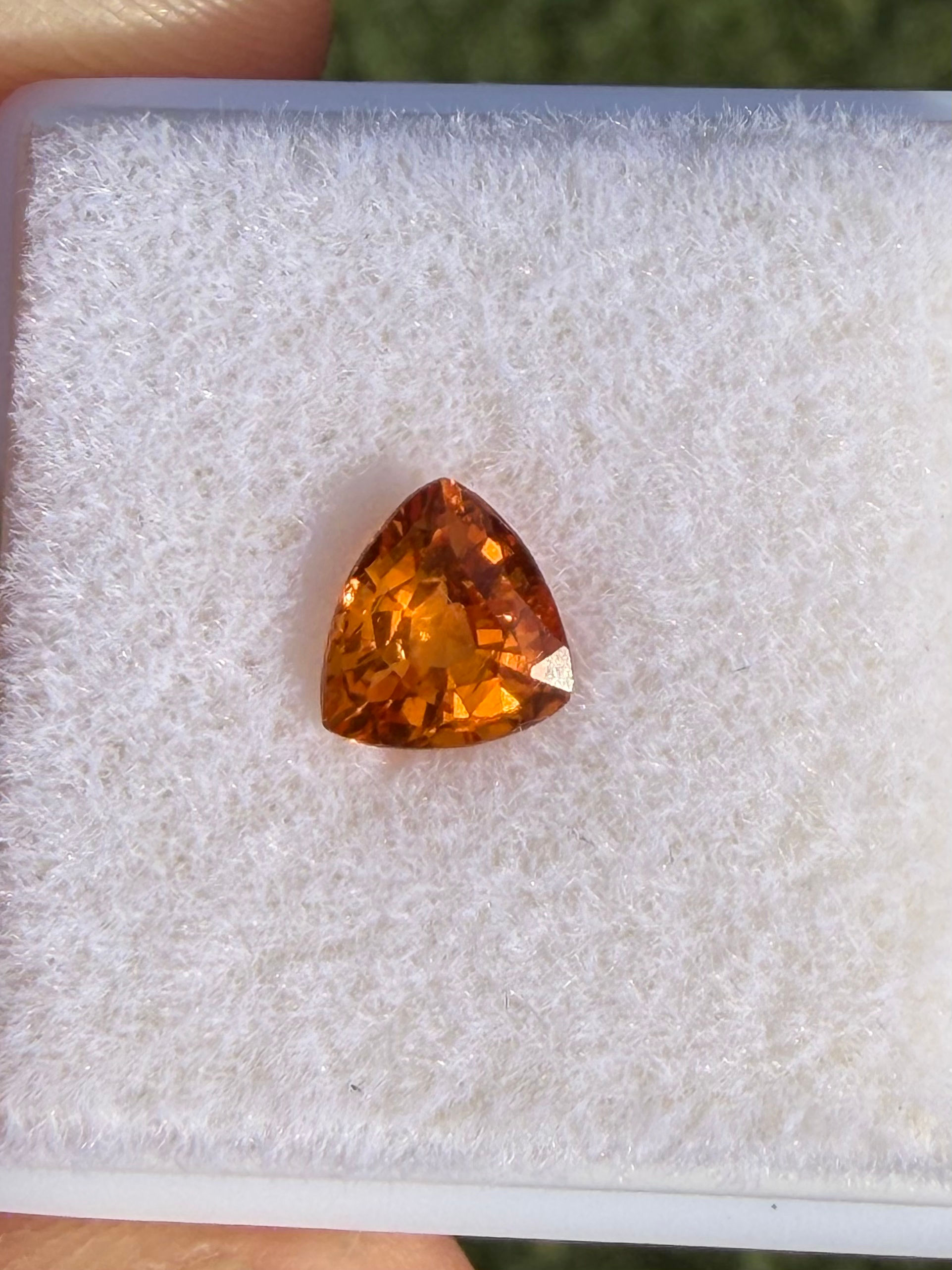 Espesartita 0.86ct. 6.3x5.7x3.0mm. Corte trillante. Namibia 