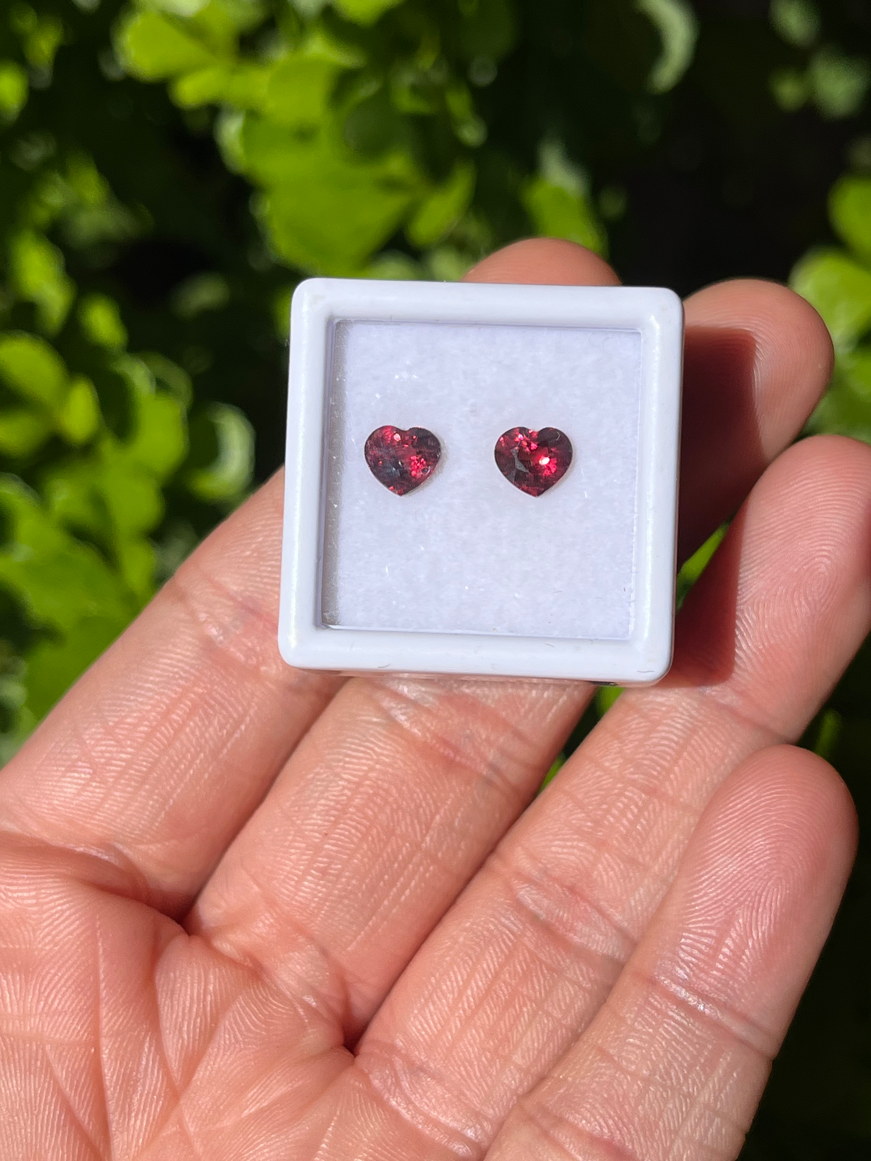 Granate Rodolita procedencia: África. Forma corazón. Medida: 6x5mm