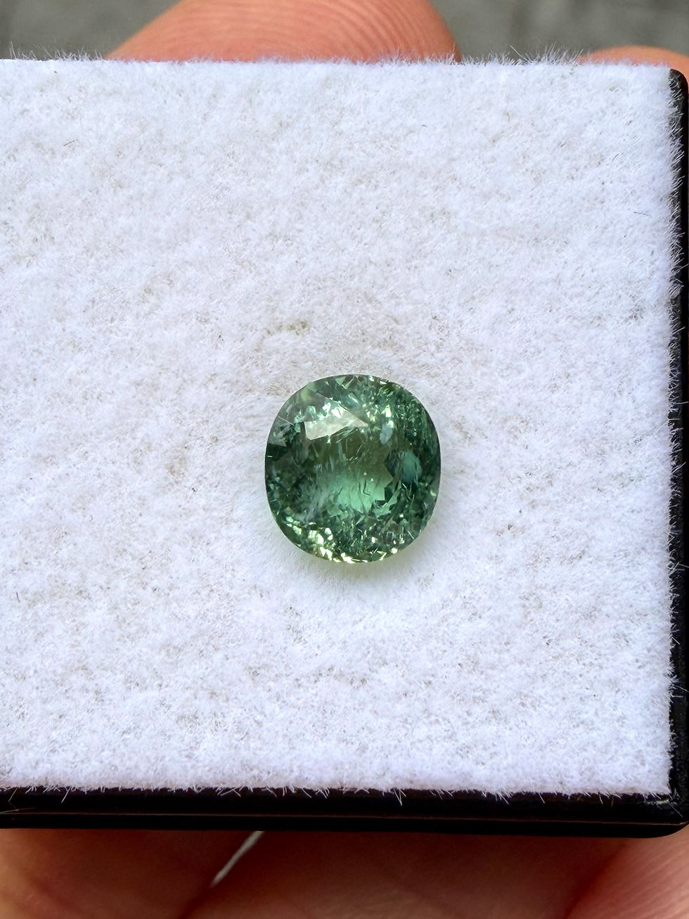 Miniatura: Turmalina Paraiba. 1.36ct. 6,4x6.0x4.9mm. Ovalada. Mozambique 