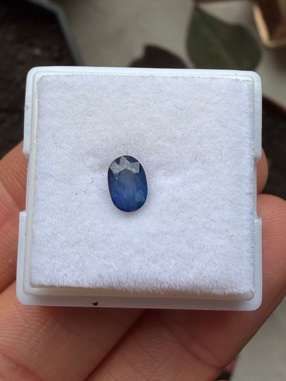 Miniatura: Zafiro azul 0.65ct. 6.1x4.1x2.7mm. Ovalado. Madagascar 
