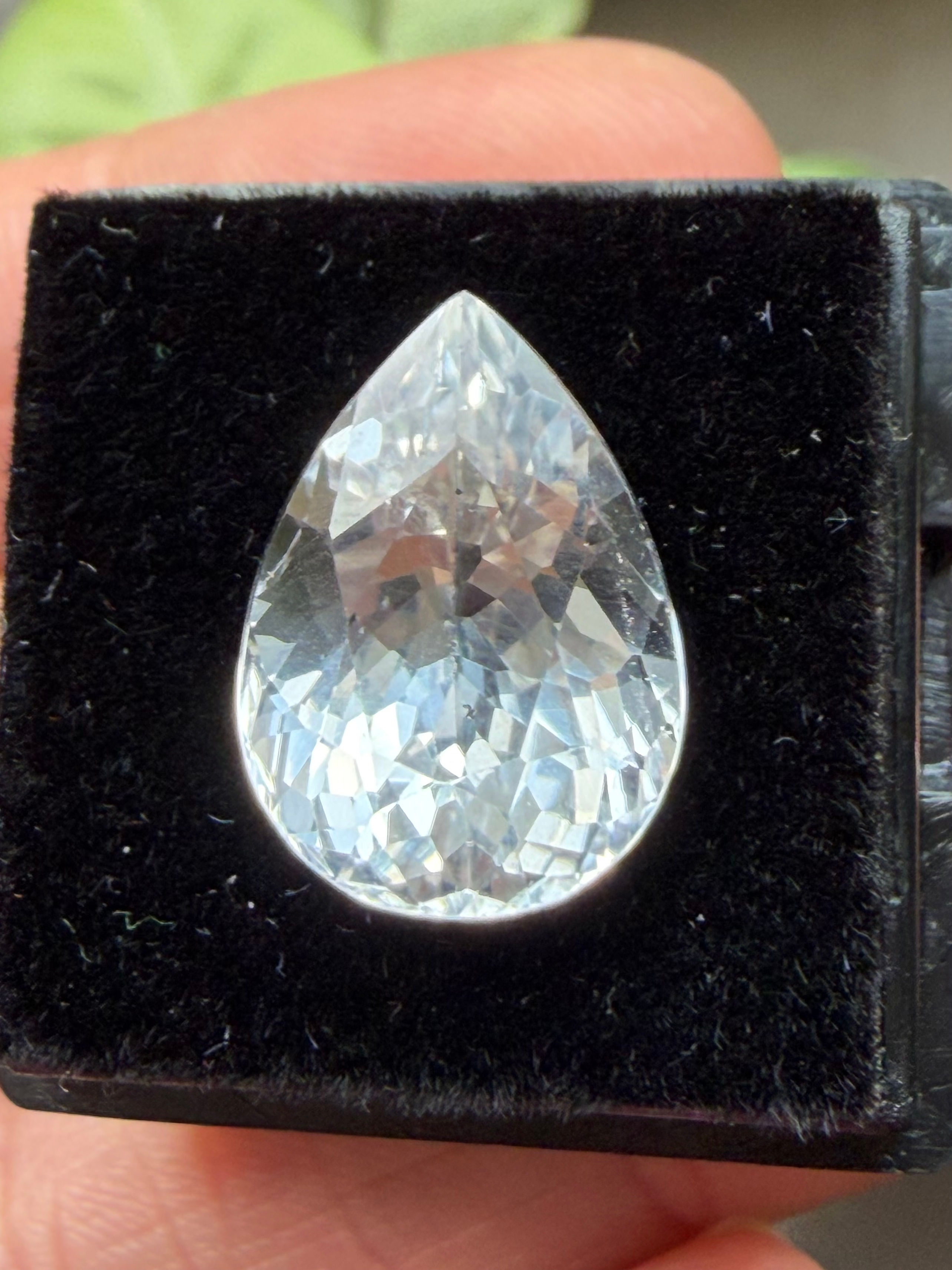 Topacio blanco 9.71ct. 15.4x11x8.7mm. Gota. África