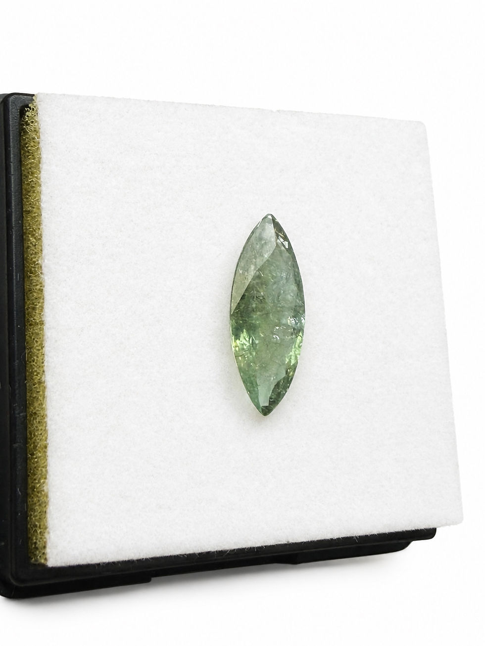 Miniatura: Turmalina Paraiba 0.93ct. 11.7x4.9x2.6mm. corte Navette. Mozambique