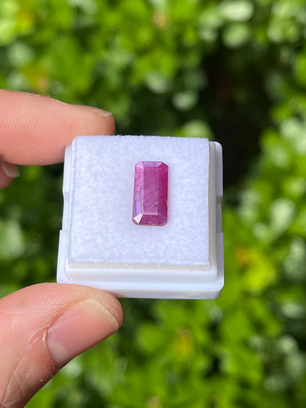 Miniatura: Rubi sin tratamiento 3.45ct.: 12x6x4mm.  Corte Esmeralda . Mozambique 