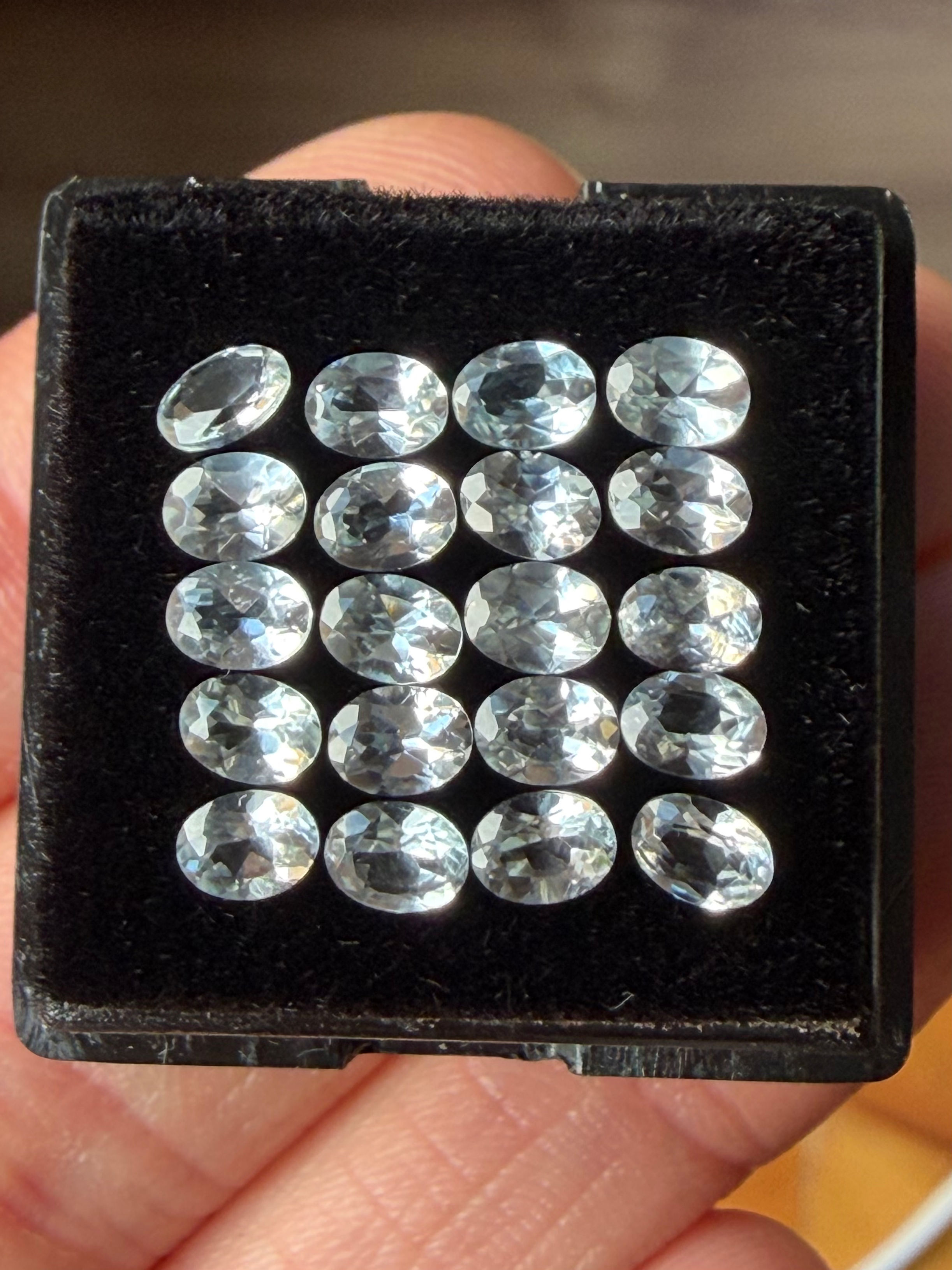 Aguamarina 4.0x3.0x2.0mm. Ovalado. Brasil 