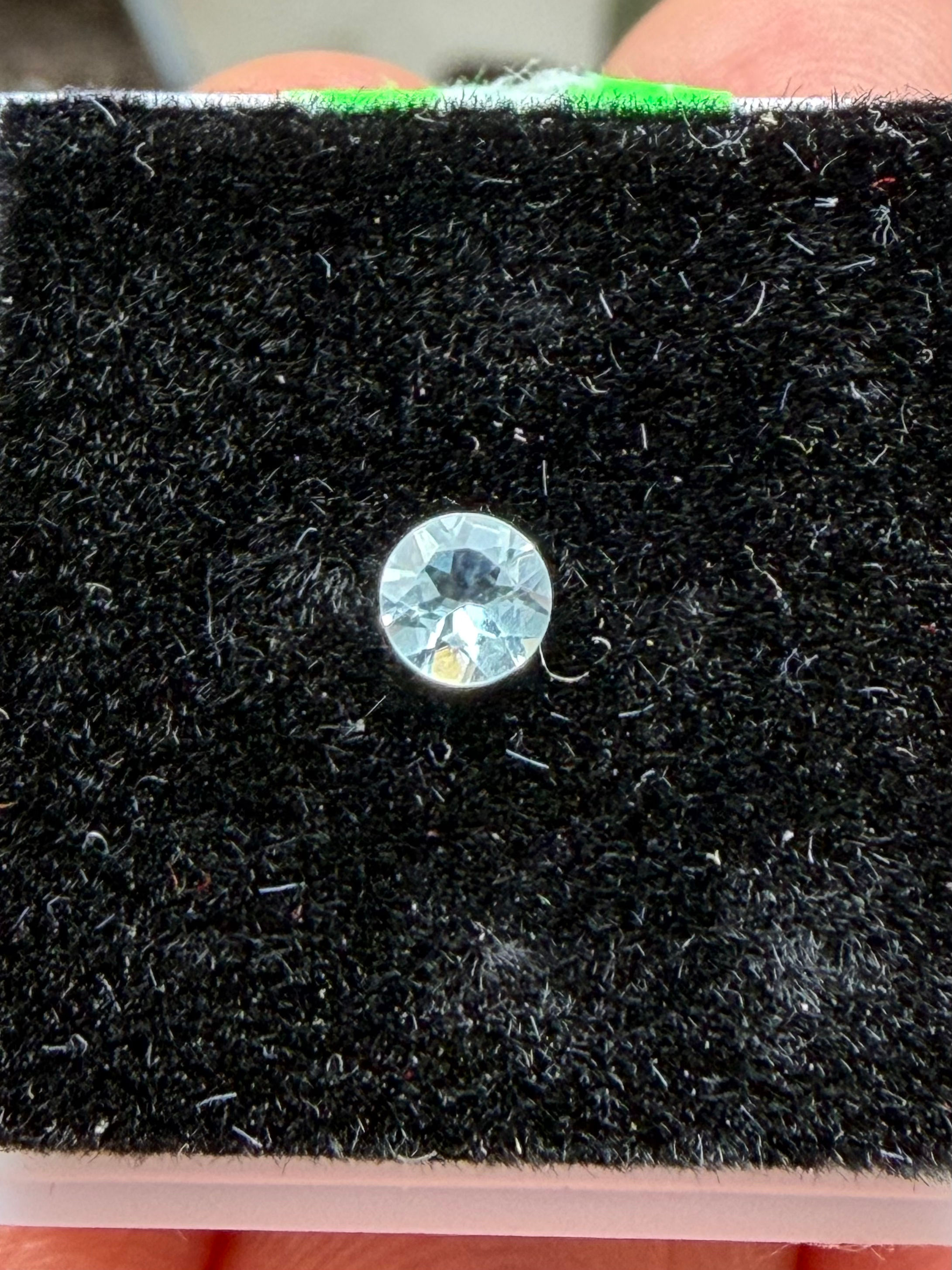 Aguamarina azul cielo 3.4mm diámetro. Single cut. Brasil