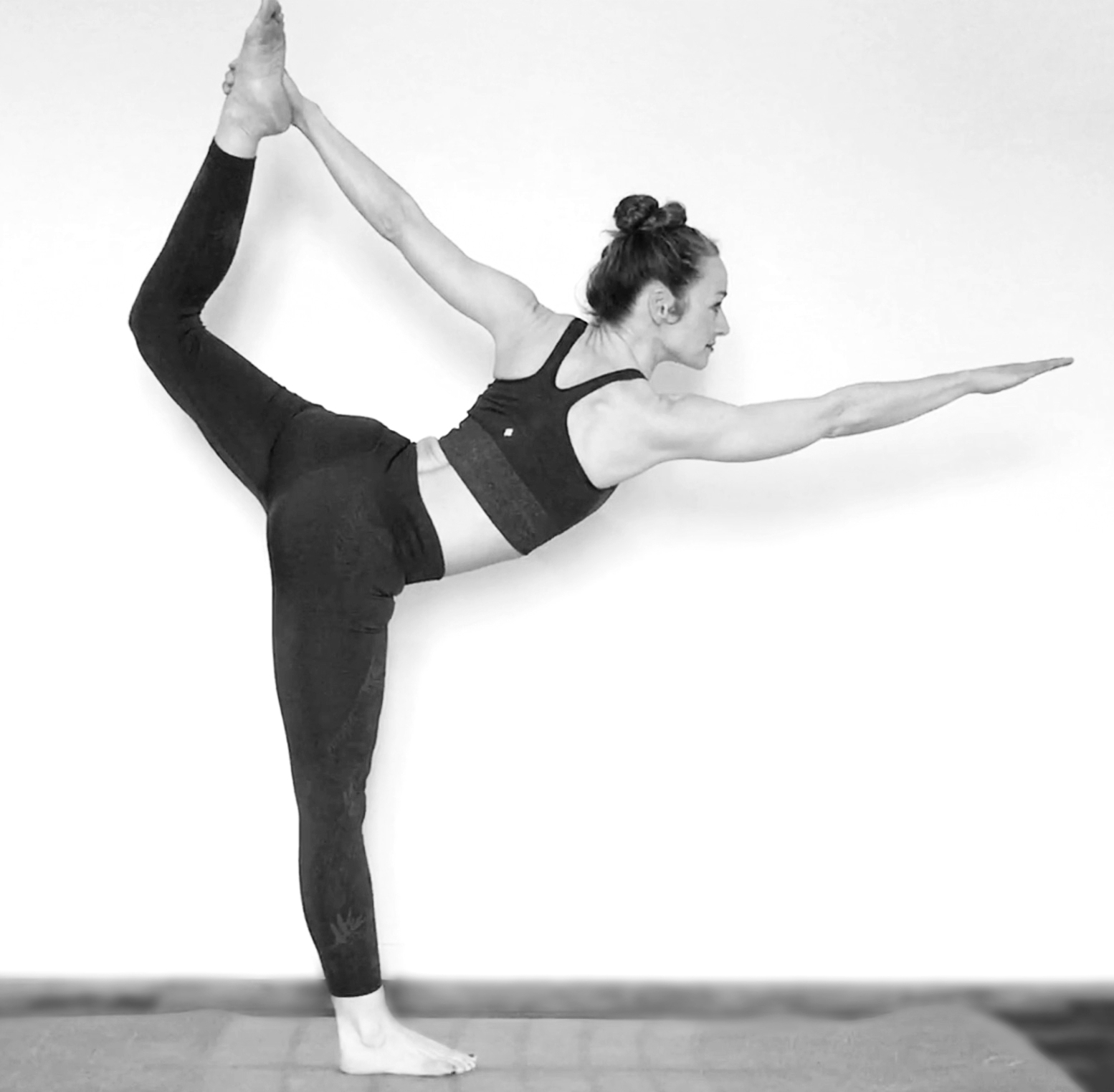 Marion Renard - Yellow Yoga