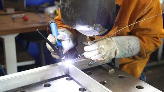 Aluminum vs. Stainless Steel: Which Material Should You Use for Different Projects?