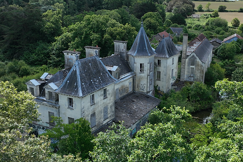 domaine de la massaye un château en ruine à réhabiliter à guichen pont-réan en bretagne près de rennes