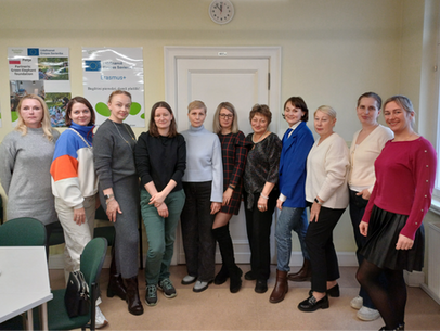 Noslēdzies mākslas terapijas kurss Ukrainas civiliedzīvotājiem Rīgā