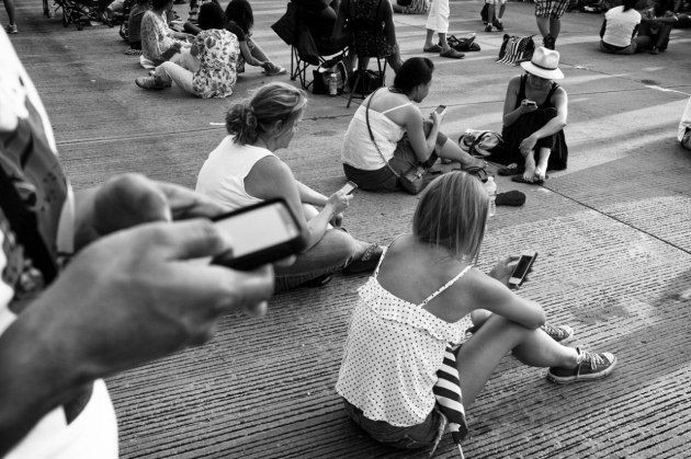 i.0.people-dependent-phones-nomophobia.jpg