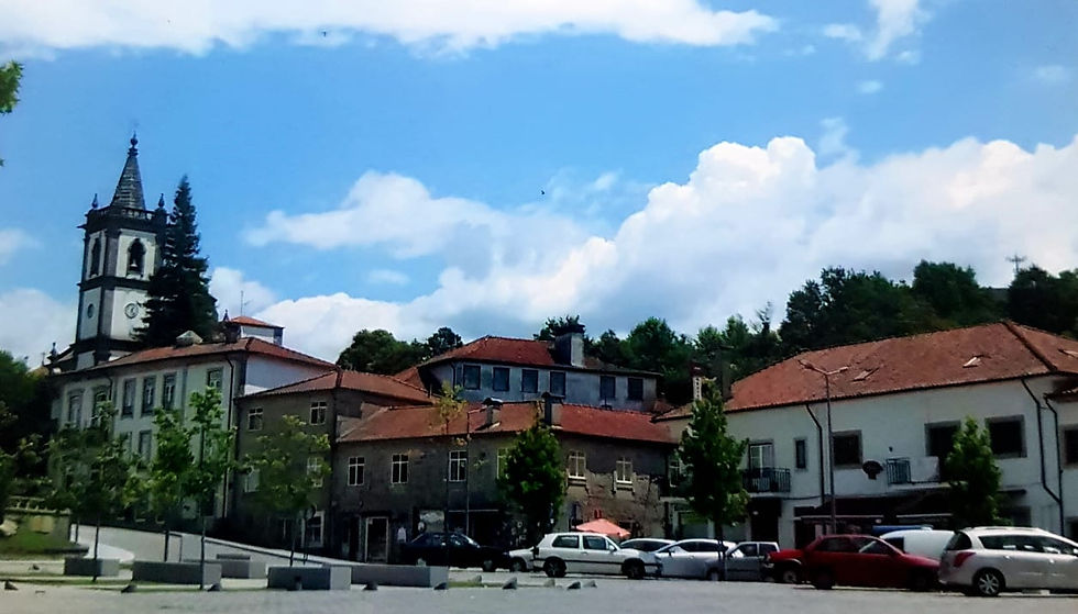Ruínas da Escola da Ponte da Barca - Por