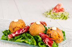 Croquetas de jamón serrano