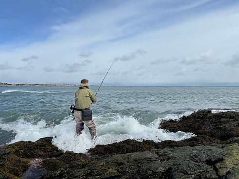Mike Fishing in Style - Stylish Surf Wading Bag - Closed - Black
