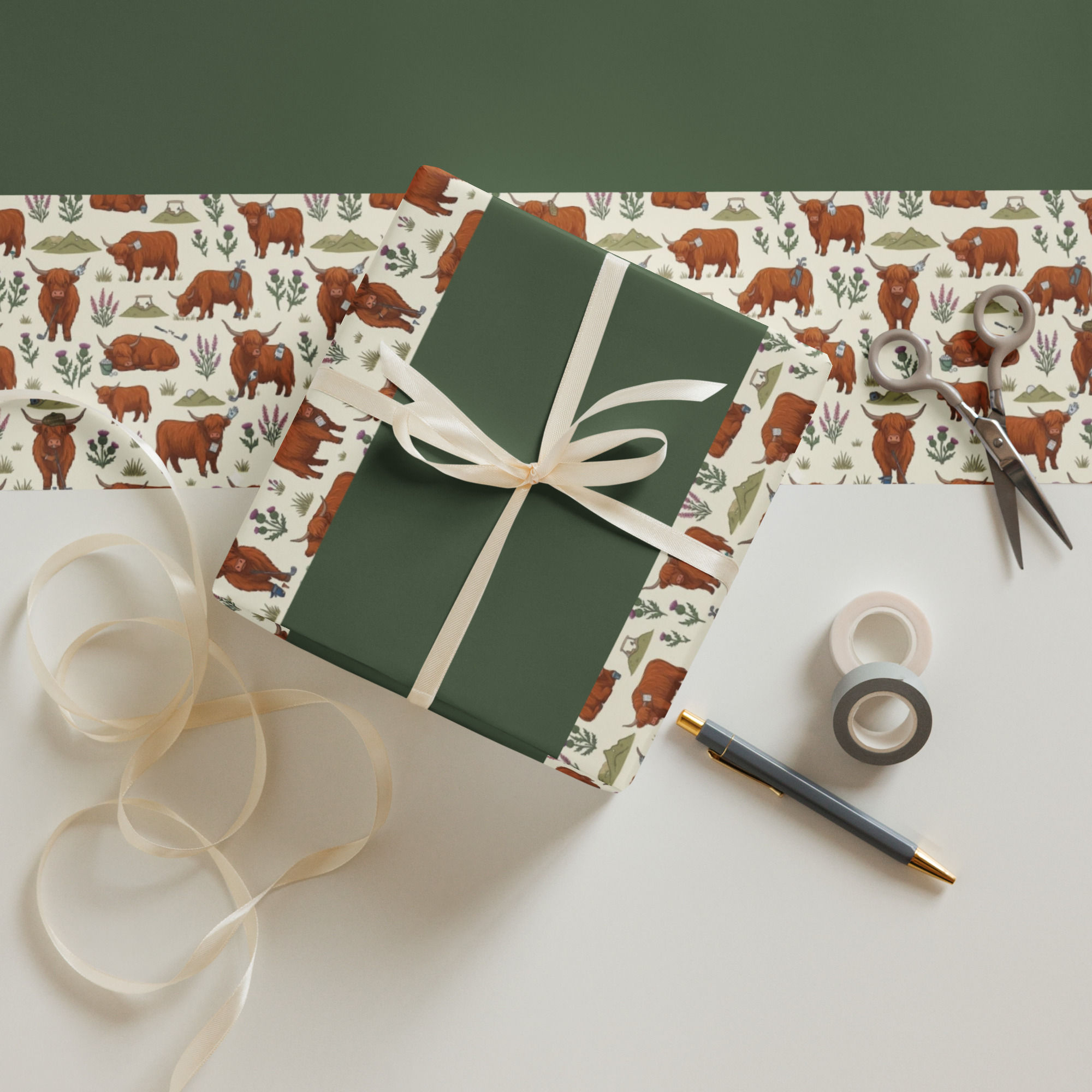 Golf Highland Cow Wrapping paper sheets