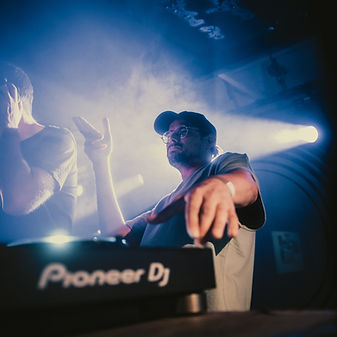 Pas de photos de l'artiste