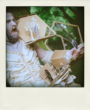 straattheater locatietheater meandertaal koning van papier Paper Cuts verteltheater Jelle Van Rossem Griet Herssens street theatre