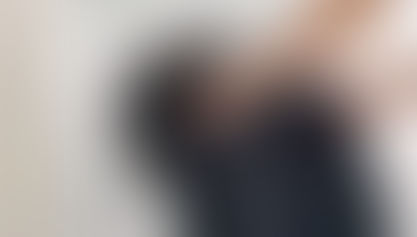 ¿Tu ropa negra tiene manchas de jabón seco? Elimínalas con este truco