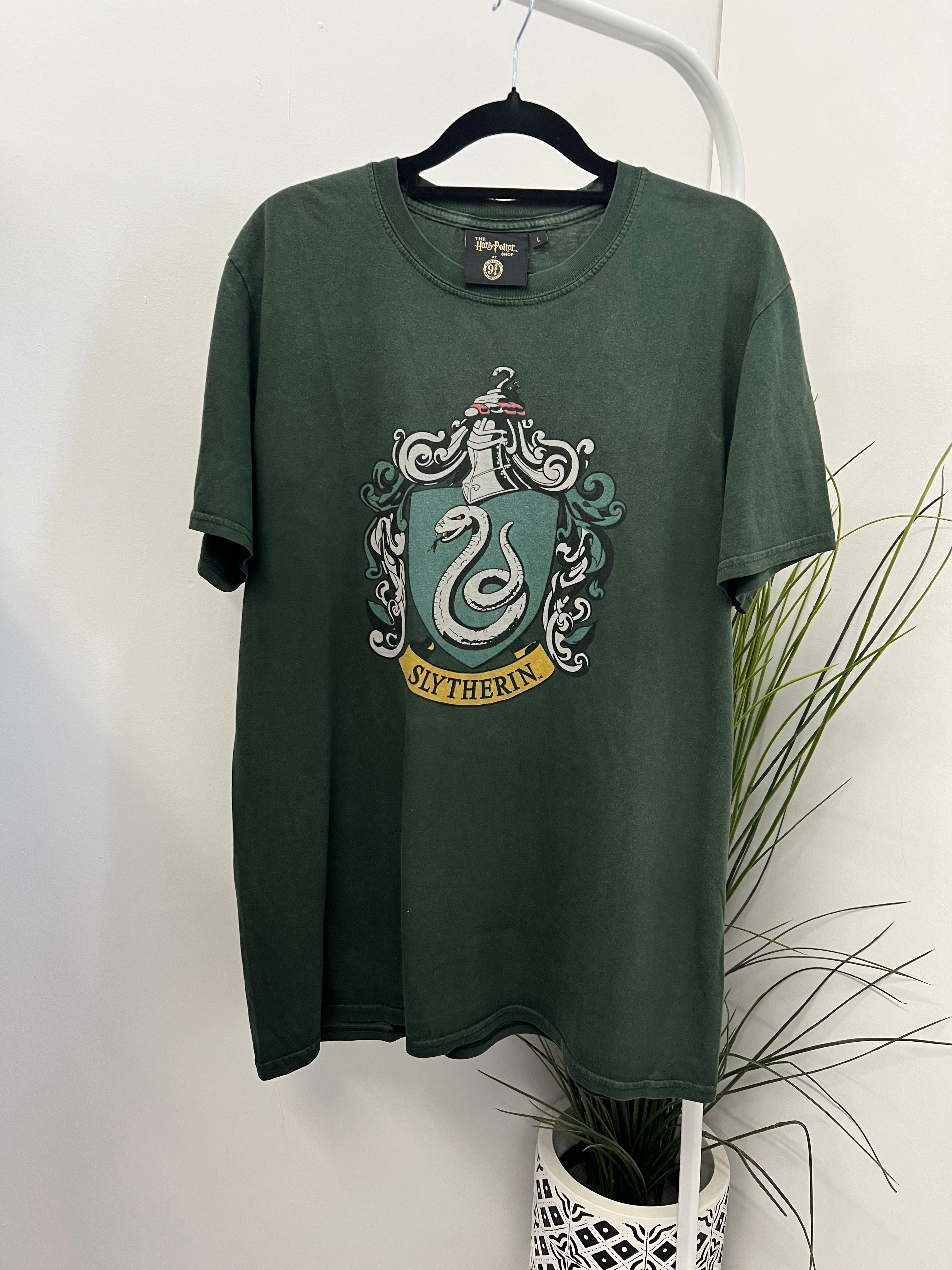 PreLoved - L Harry Potter Slytherin Tee